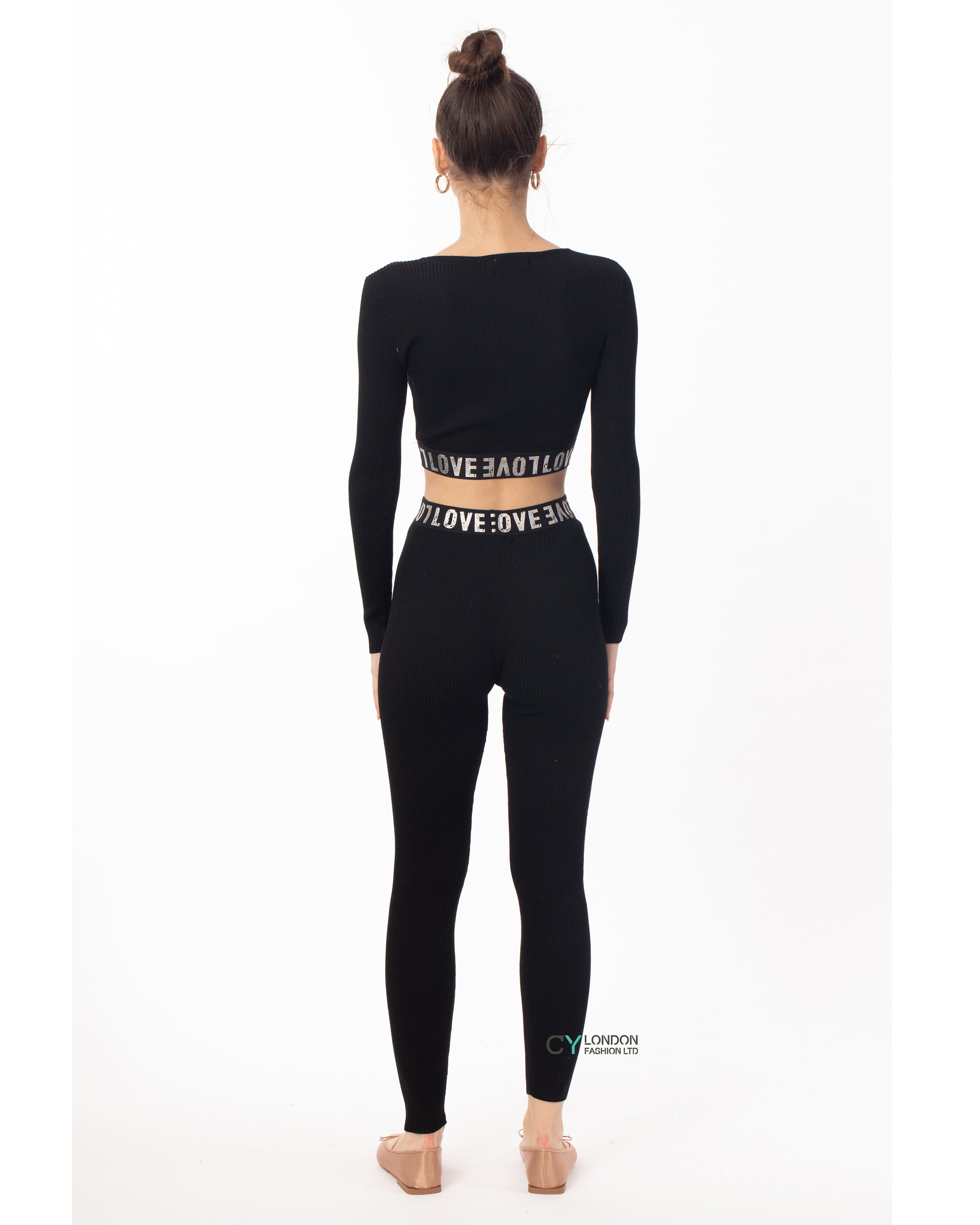 Cropped top and leggings set in black